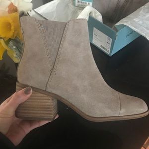 Toms size 7.5 Eame Desert Taupe Suede Boot